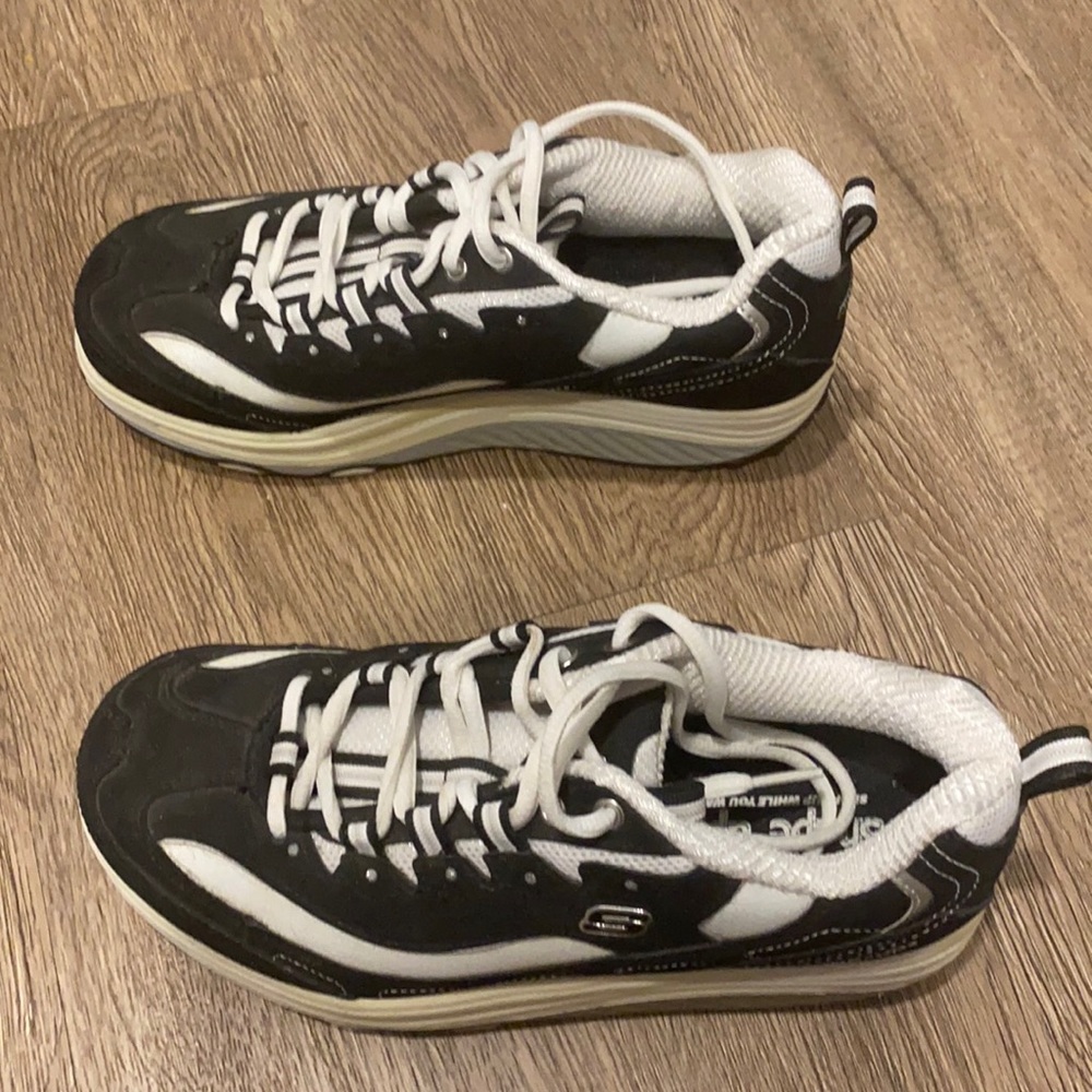 Gently used Skechers shape-ups shoes in black/white.